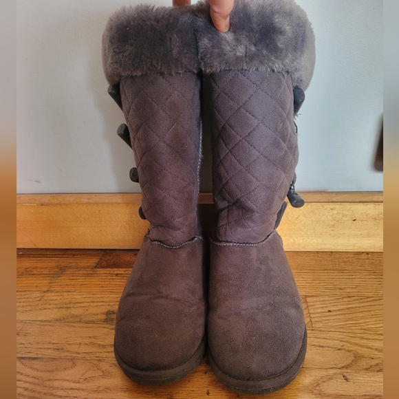 Women's Quilted Grey Boots - Picture 2 of 6